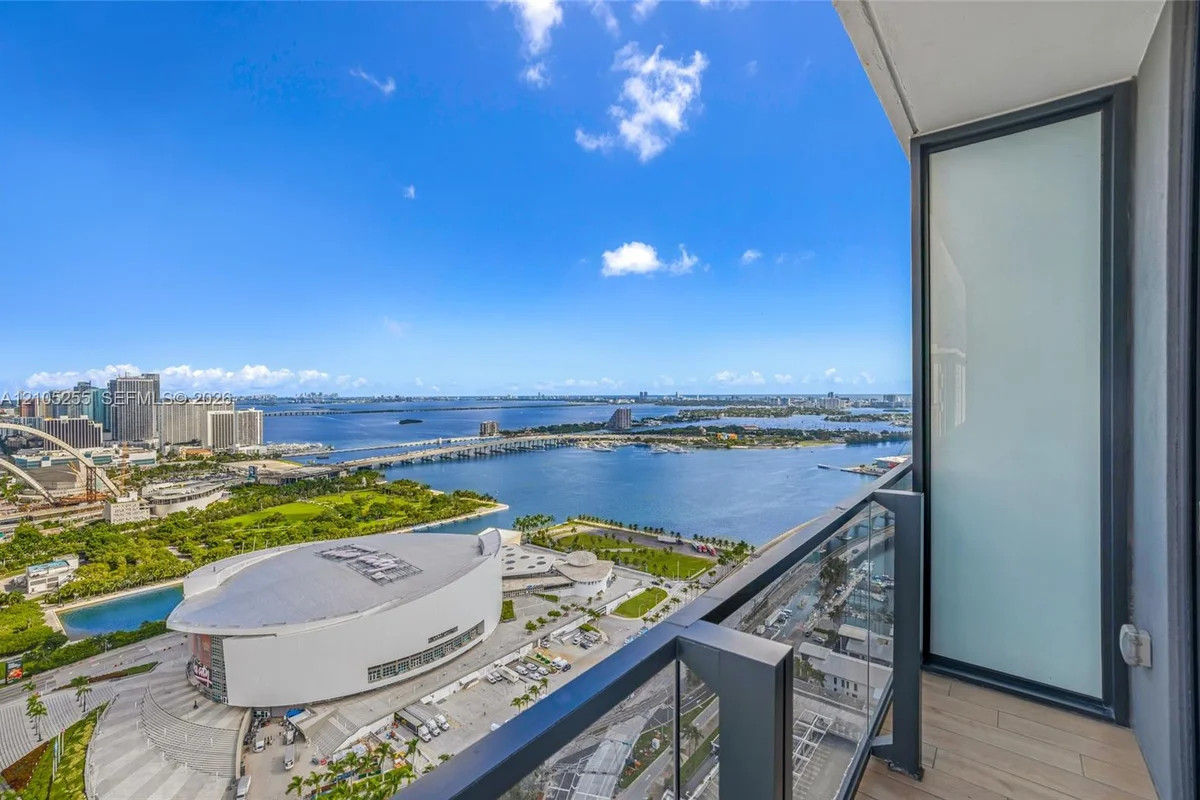 398 NE 5th St #3508, Miami: photo 1 of 42