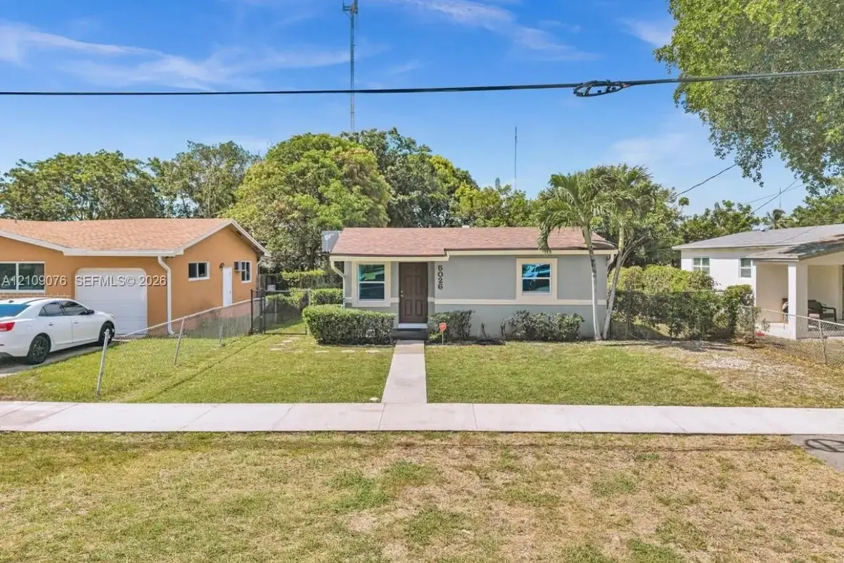 5026 SW 21st St #5620, West Park: photo 1 of 16