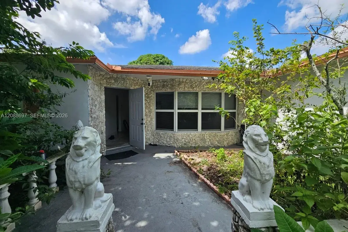 830 SW 50th Ave, Margate: photo 1 of 30