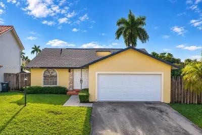 6039 SW 152nd Ct, Miami: photo 1 of 43