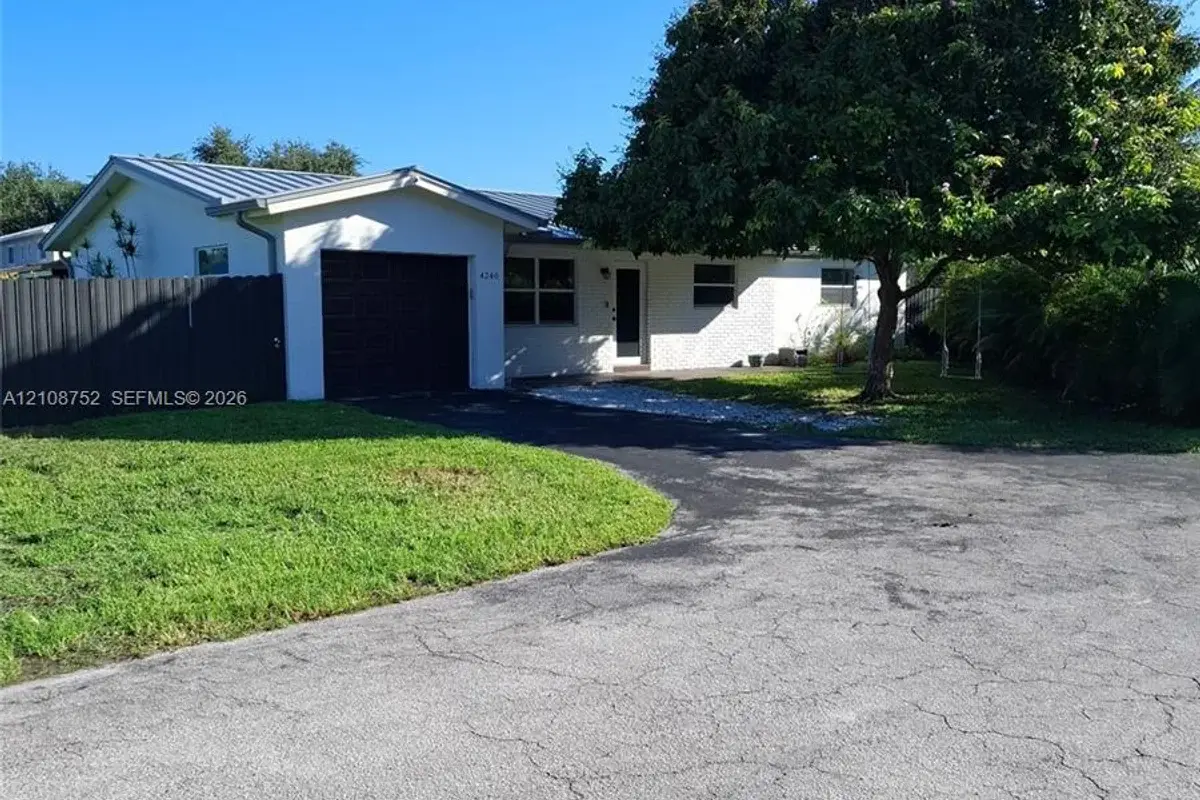 4240 SW 74th Ave, Davie: photo 1 of 15