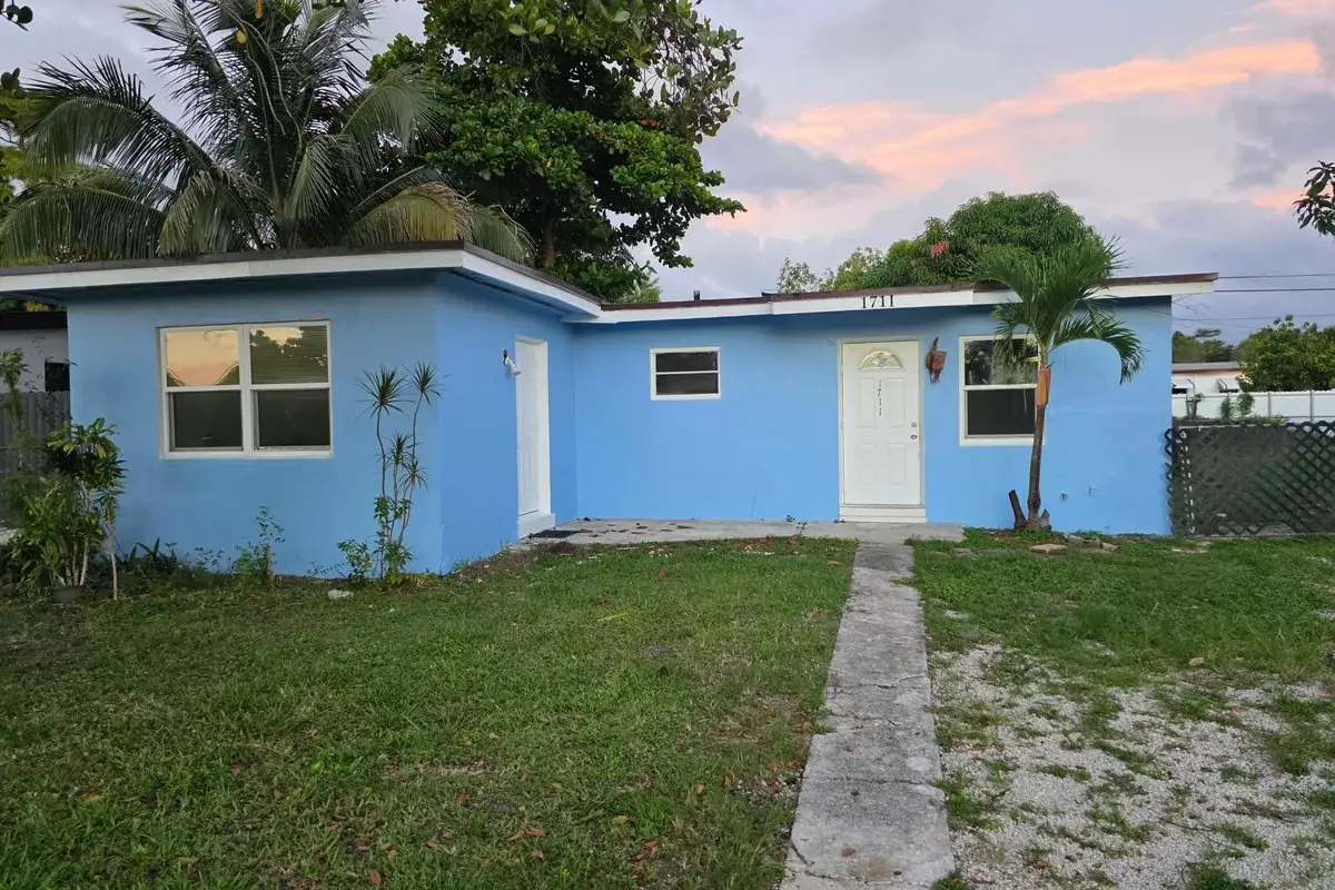 1711 Lauderdale Manor Dr, Fort Lauderdale: photo 1 of 18