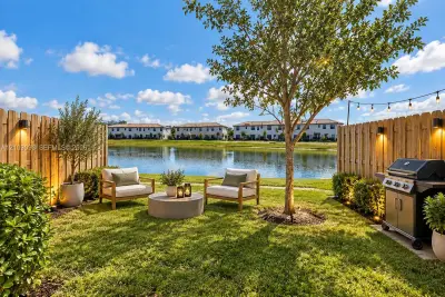 12941 NW 23rd Pl, Miami: photo 1 of 13