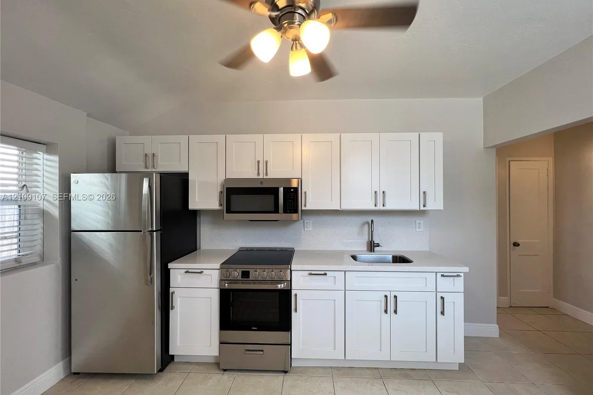 1555 Harrison St #4, Hollywood: photo 1 of 14