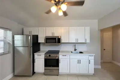 1555 Harrison St #4, Hollywood: photo 1 of 14
