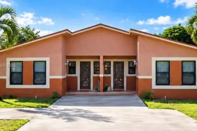 2330 NW 101st St, Miami: photo 1 of 1