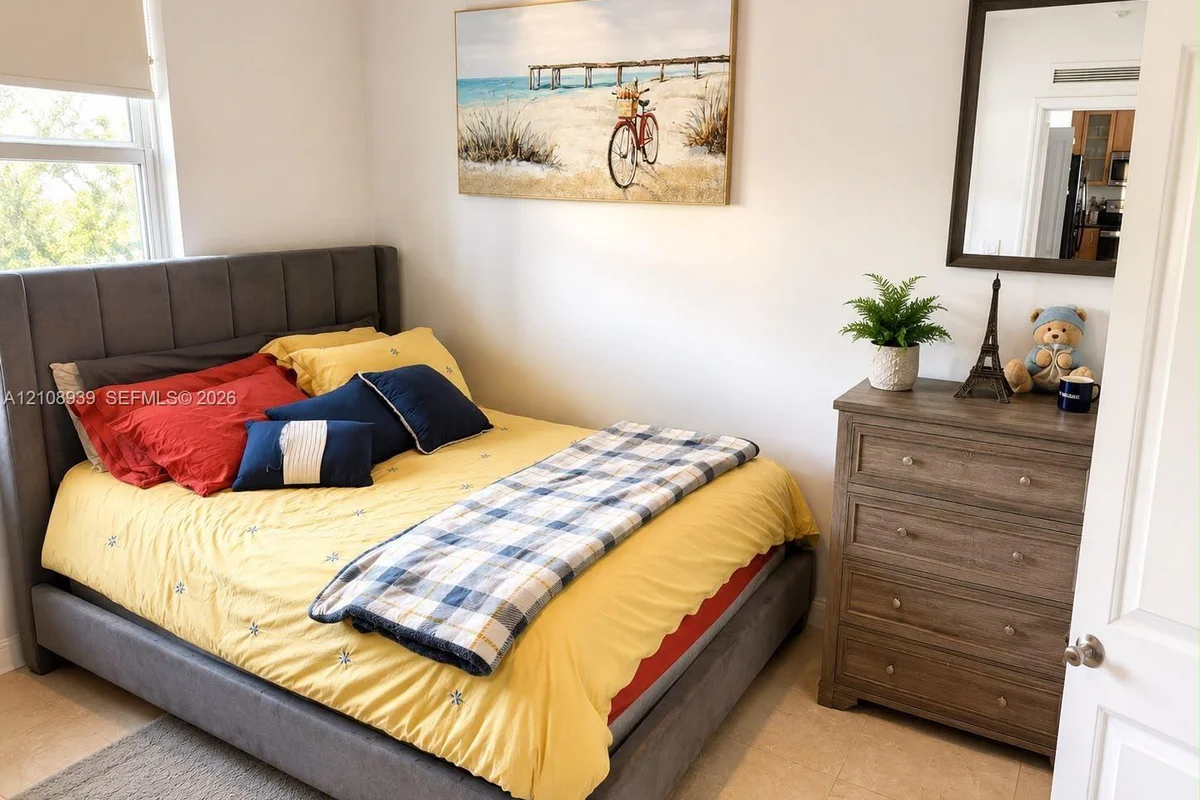 Apartment in North Bay Village: photo 1 of 16