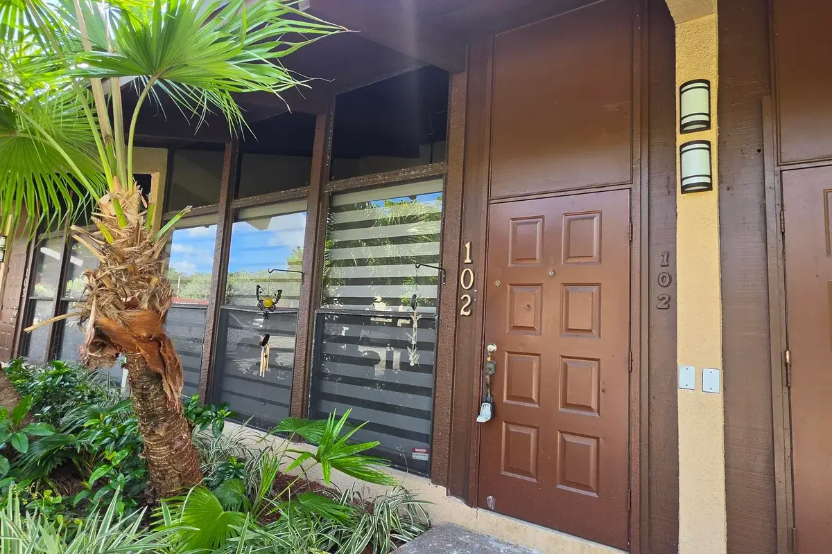 2421 N 40th Ave #102, Hollywood: photo 1 of 21