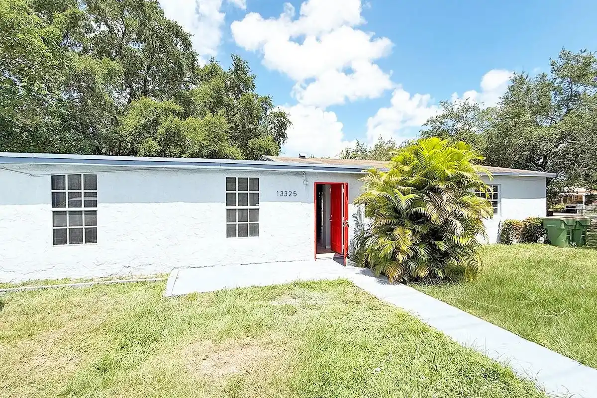13325 NW 17th Ave, North Miami: photo 1 of 17