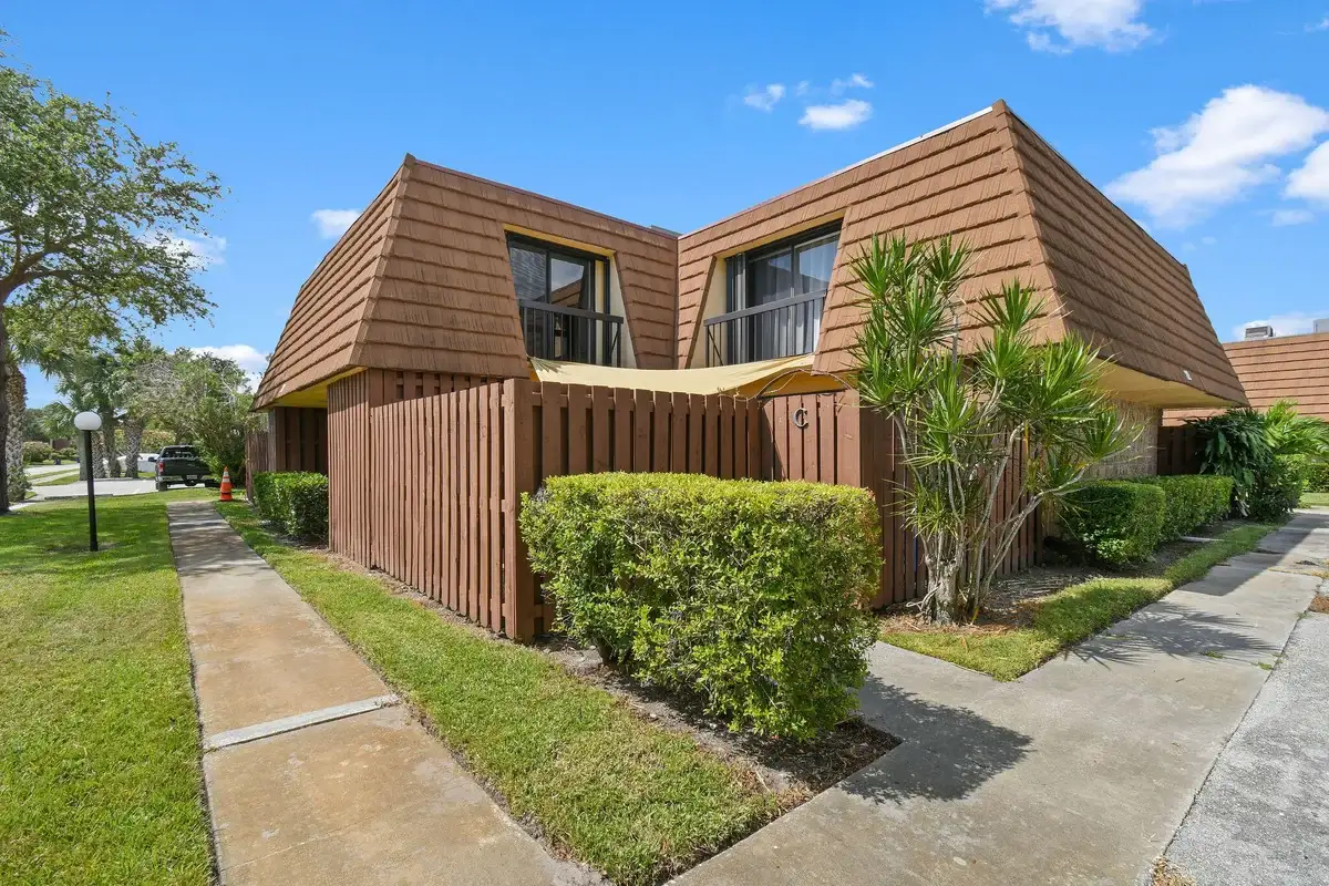 825 Center St #22C, Jupiter: photo 1 of 50