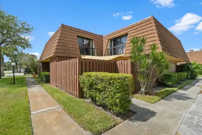 825 Center St #22C, Jupiter: photo 1 of 50