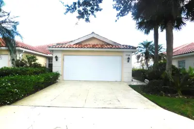 2268 Blue Springs Rd, West Palm Beach: photo 1 of 18