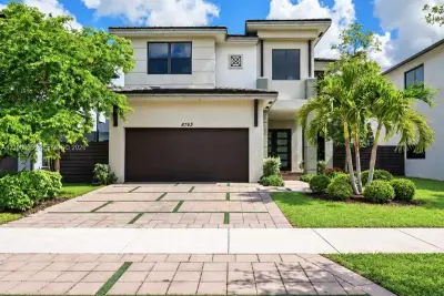 8763 NW 157th Ter, Miami Lakes: photo 1 of 38
