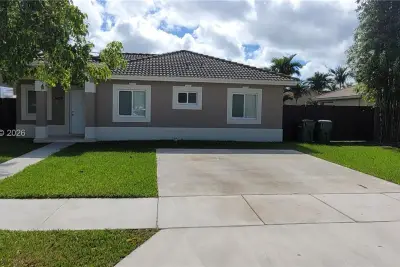 1404 SE 6th St, Homestead: photo 1 of 25