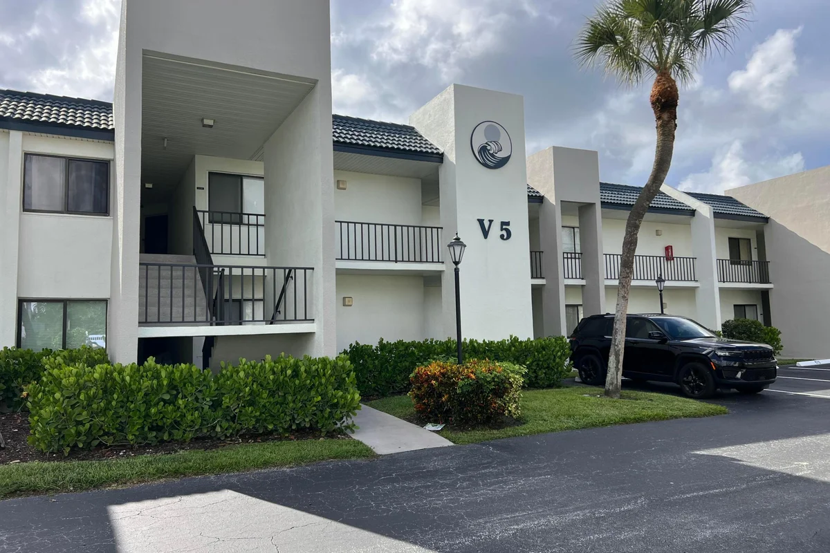 1605 S US Hwy 1 #204V5, Jupiter: photo 1 of 11