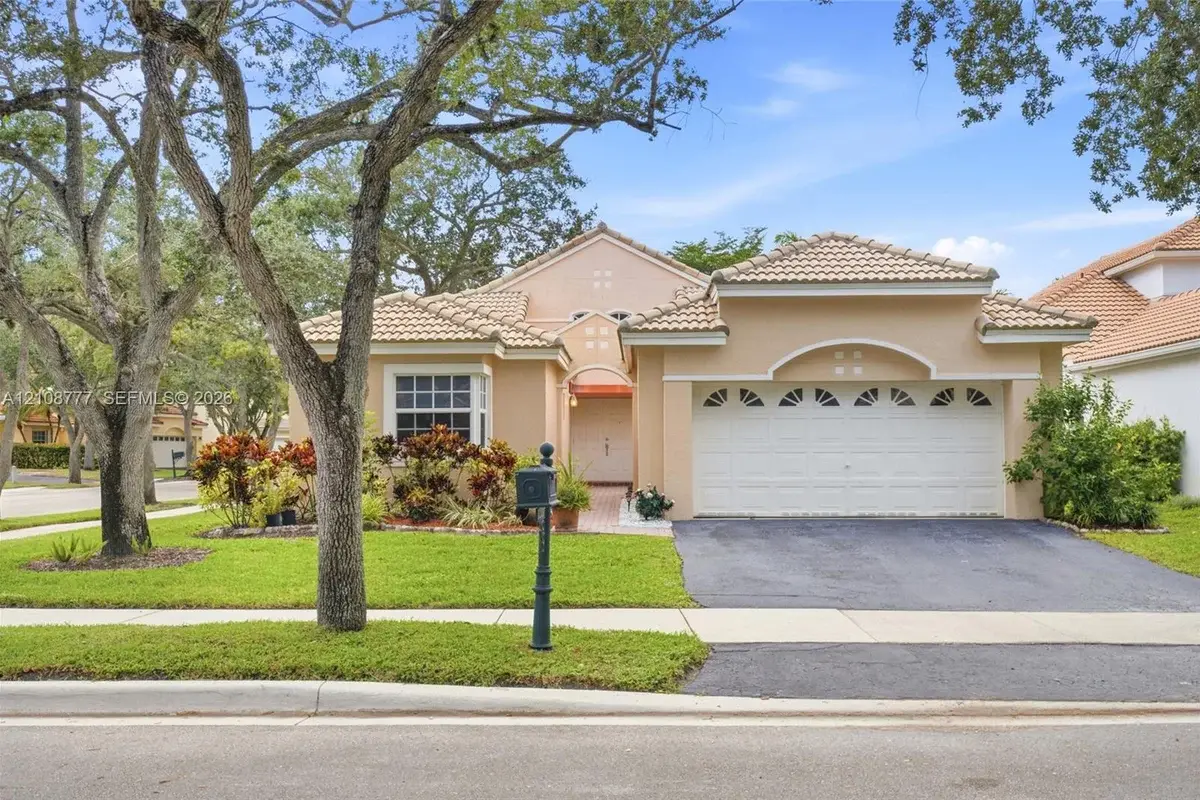 1211 Bayview Cir, Weston: photo 1 of 50