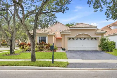 1211 Bayview Cir, Weston: photo 1 of 50