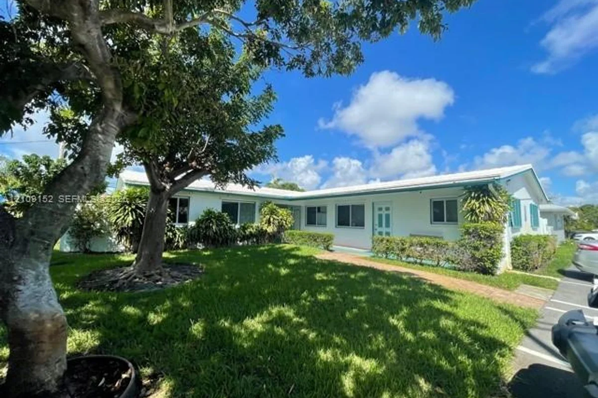 5911 NE 18th Ave, Fort Lauderdale: photo 1 of 12