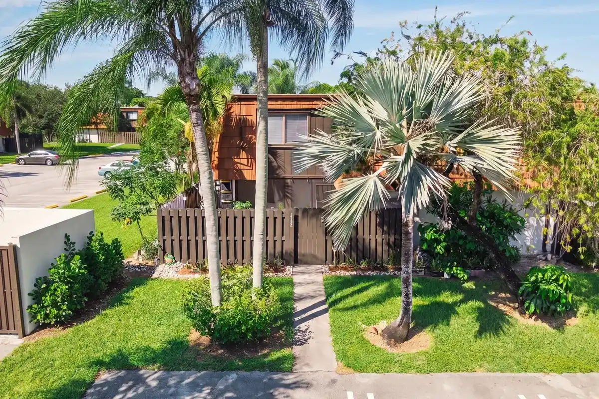 2185 White Pine Cir #C, Greenacres: photo 1 of 36