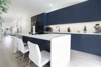 5442 W 27th Ave, Hialeah: photo 1 of 20