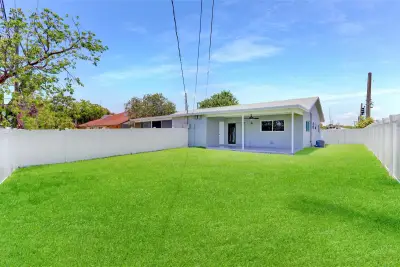 2822 N Dixie Hwy, Boca Raton: photo 1 of 22