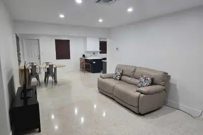 1140 SW 32nd St, Fort Lauderdale: photo 1 of 23