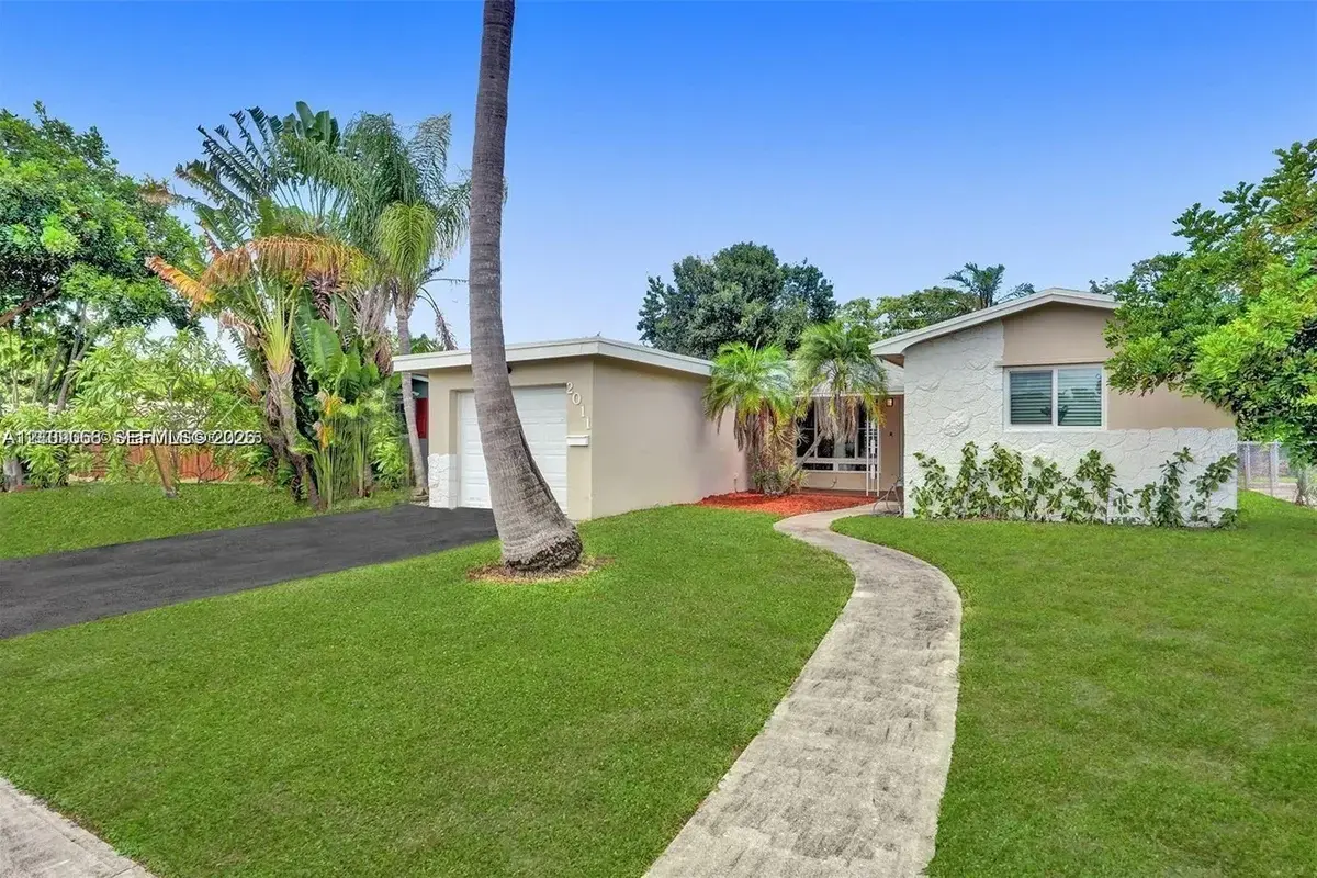 2011 N 49th Ave, Hollywood: photo 1 of 21