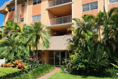 8101 SW 73rd Ave #16, Miami: photo 1 of 56