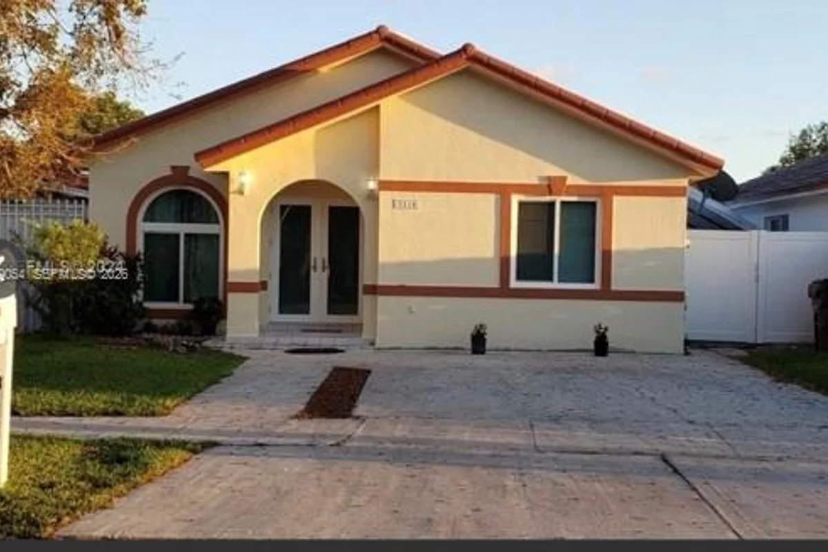 3116 W 73rd Pl, Hialeah: photo 1 of 7