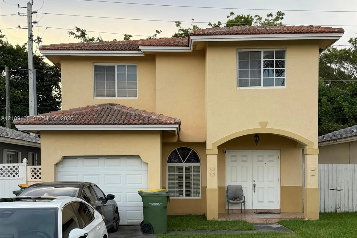 1090 SE 12th Ter, Homestead: photo 1 of 11