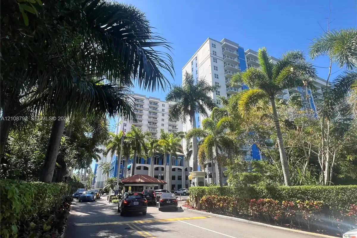 5085 NW 7th St #714, Miami: photo 1 of 25