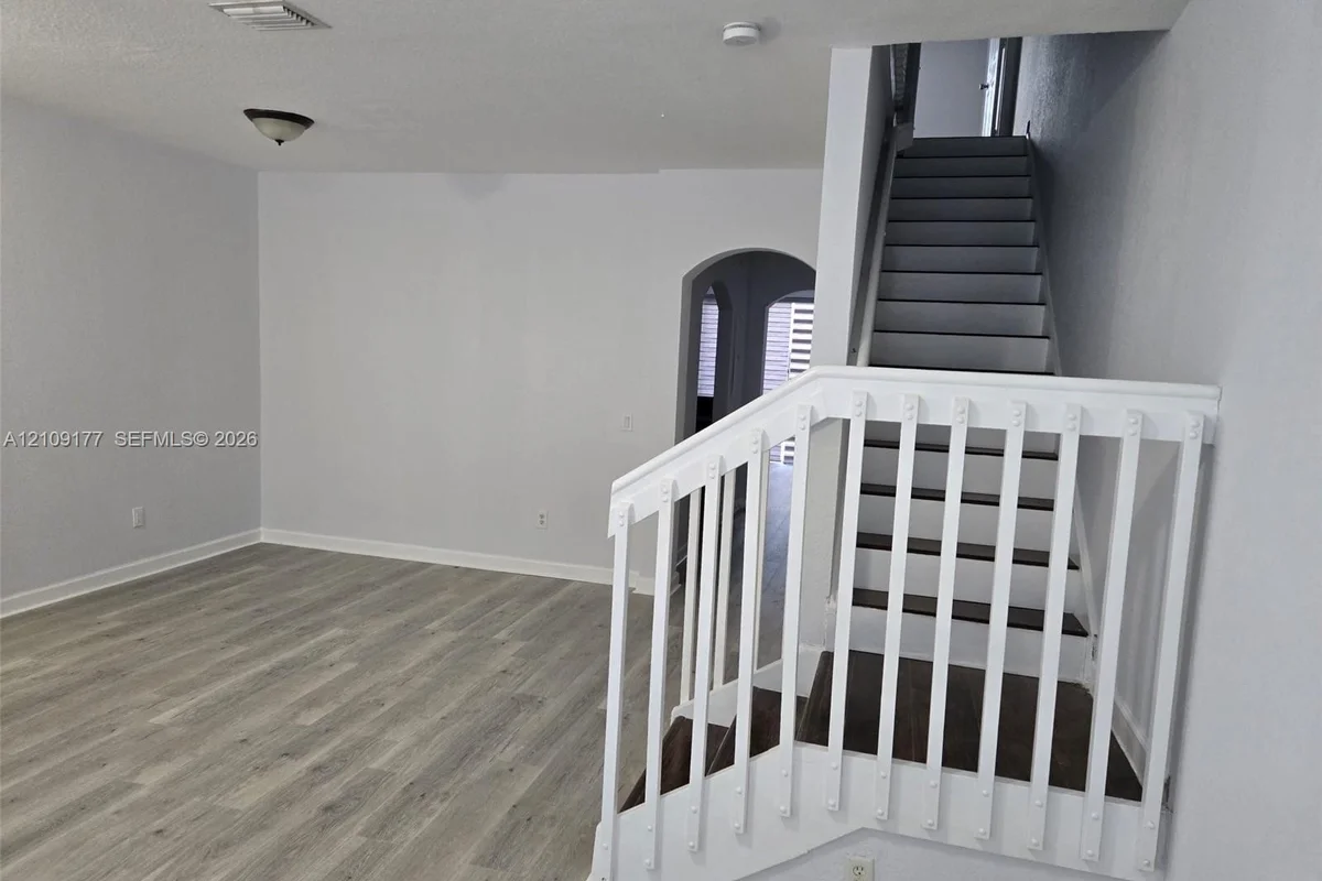Condo in Miramar: photo 1 of 14