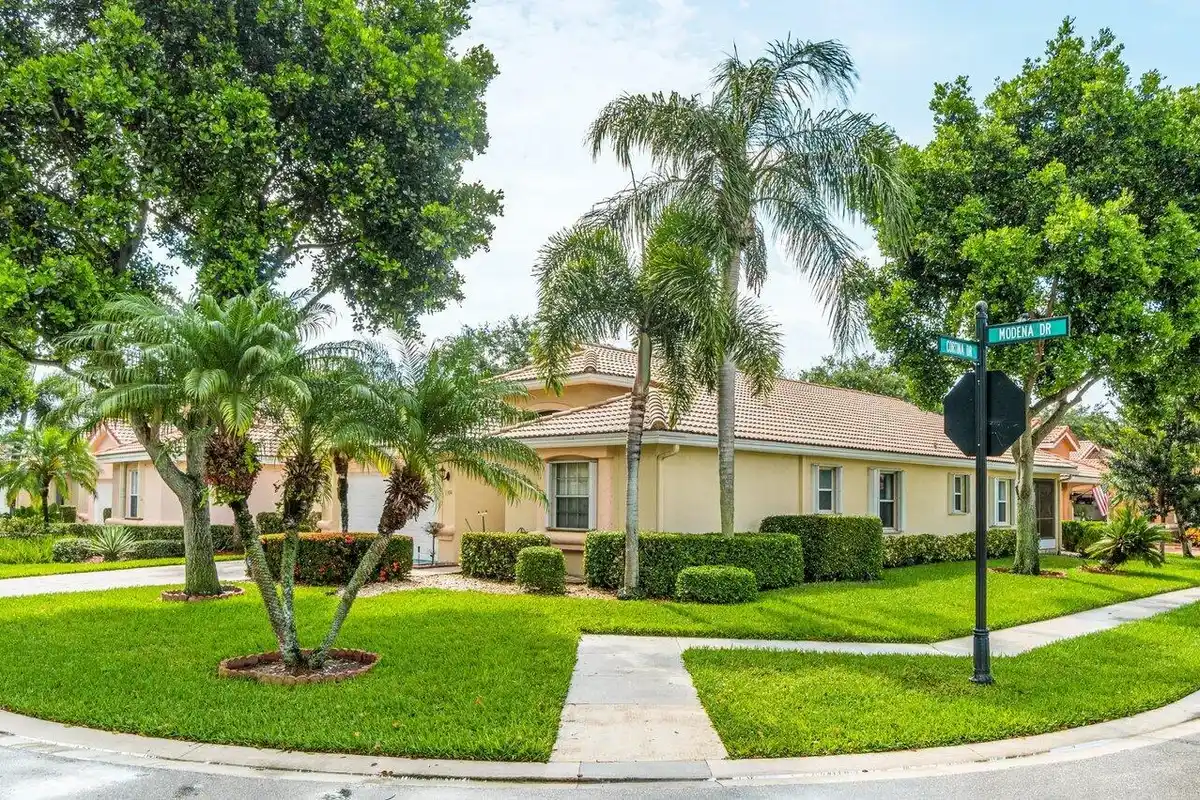 7394 Modena Dr, Boynton Beach: photo 1 of 31