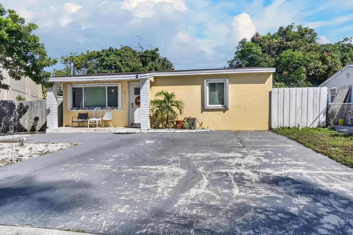 1335 Wellington St, West Palm Beach: photo 1 of 25