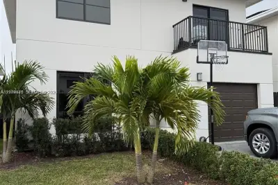 1360 NW 3rd St, Florida City: photo 1 of 1