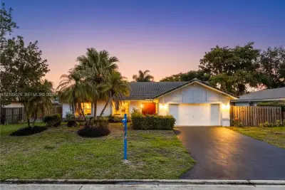 251 NW 92nd Ave, Coral Springs: photo 1 of 70