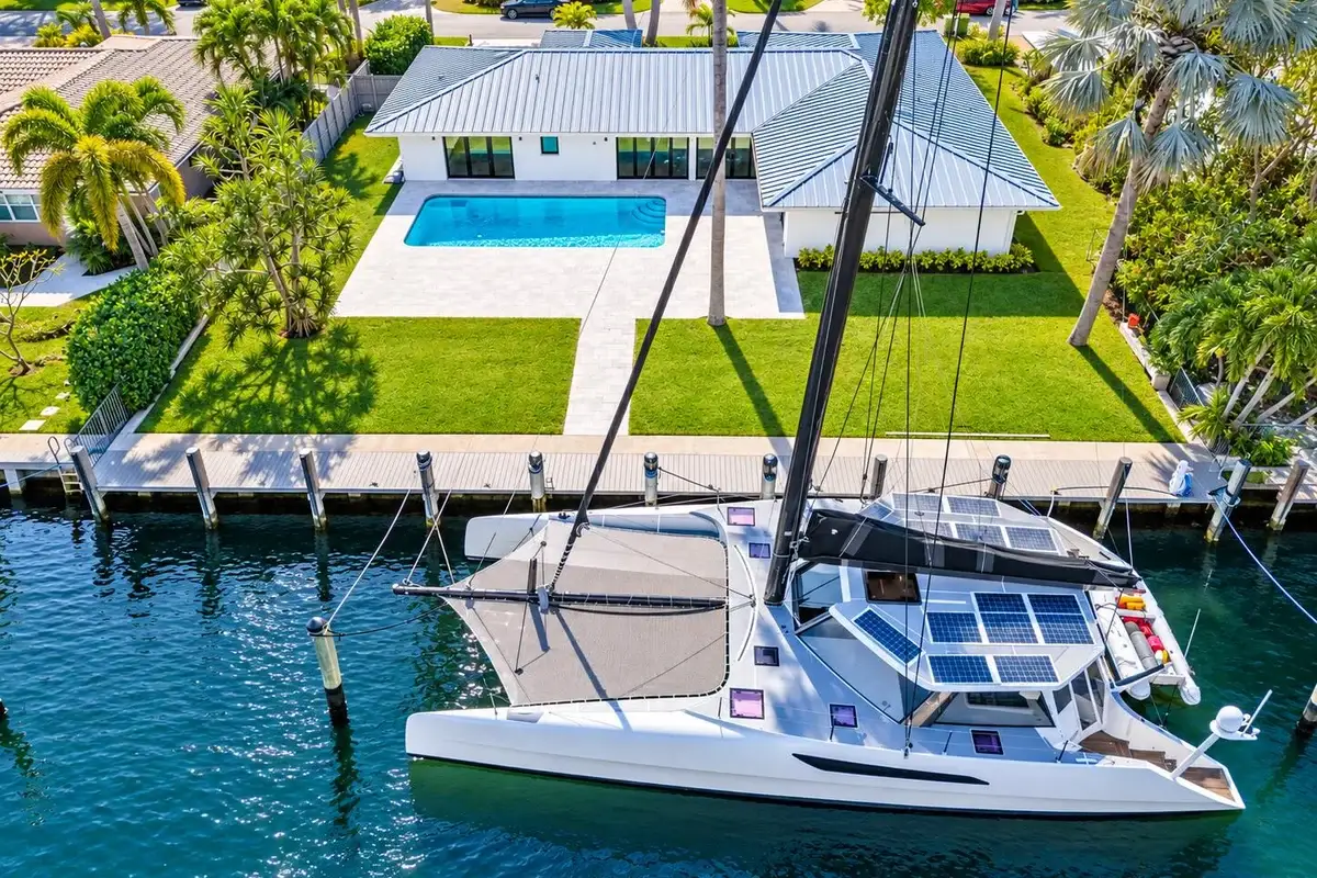 2863 NE 26th Ct, Fort Lauderdale: photo 1 of 27