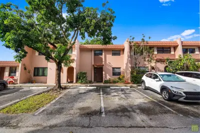 22 N Valencia Dr #3-32, Davie: photo 1 of 51