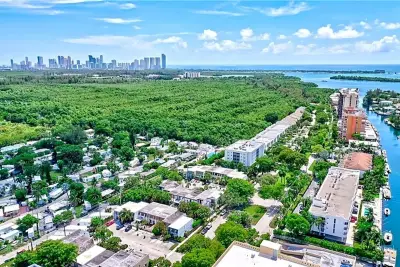 2350 NE 135th St #1212, North Miami: photo 1 of 30