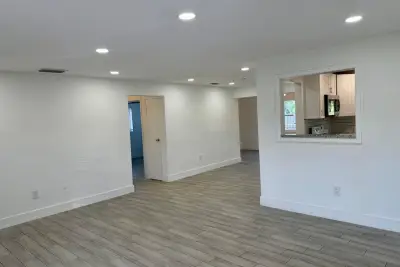8361 NW 27th Pl, Sunrise: photo 1 of 35