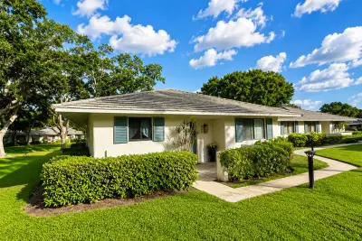 908 Club Dr, Palm Beach Gardens: photo 1 of 45