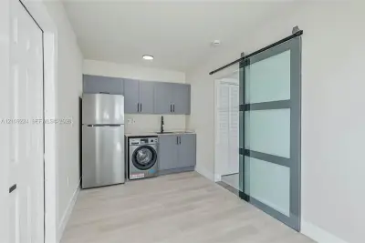 1001 NW 36th Ave #1-4, Miami: photo 1 of 41