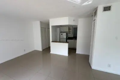 251 172 St #129, Sunny Isles Beach: photo 1 of 7