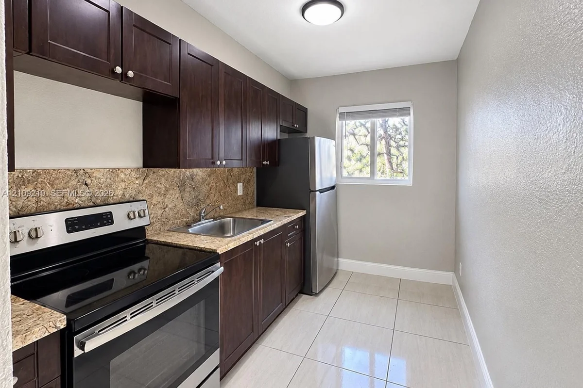 1940 Washington Ave #11, Opa-locka: photo 1 of 14
