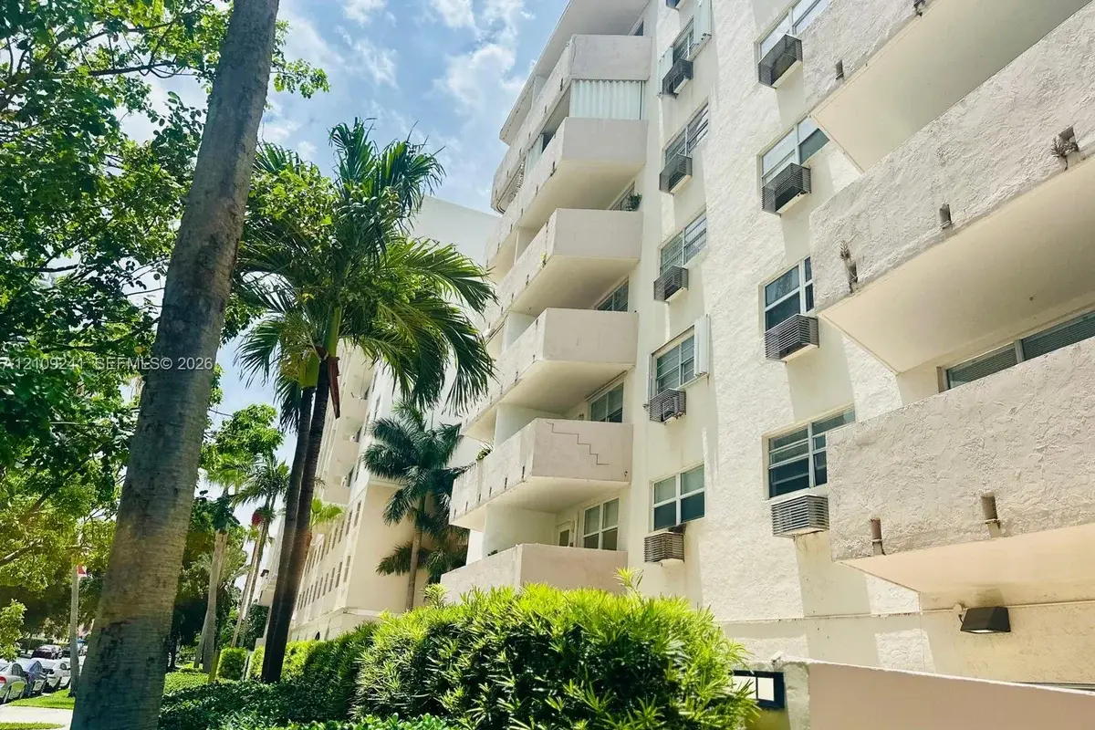 505 NE 30th St #205, Miami: photo 1 of 11