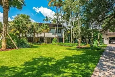 9990 SW 90th Ave, Miami: photo 1 of 10