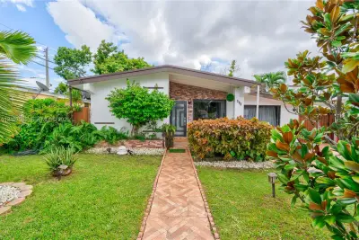 380 NE 173rd St, North Miami Beach: photo 1 of 39
