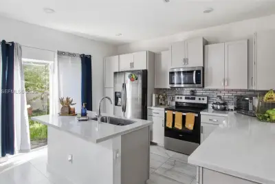 856 SE 16th Ct, Homestead: photo 1 of 40