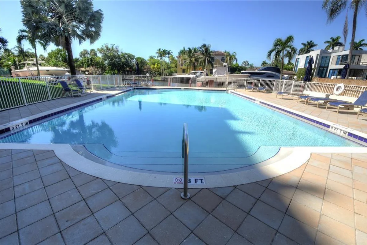 1391 S Ocean Blvd #204, Pompano Beach: photo 1 of 20