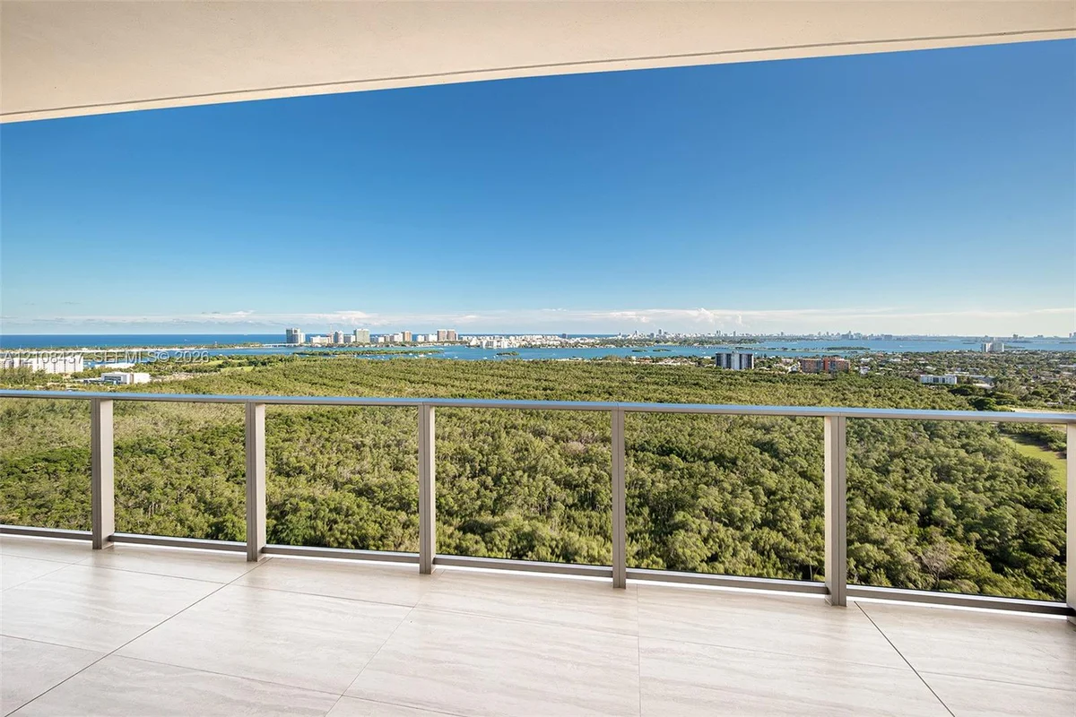 2411 Laguna Cir #2404, North Miami: photo 1 of 80
